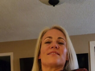 A hot milf reaches the highest point of female orgasm with her lover