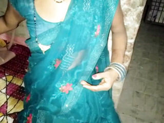 indian bhabhi romance video in saree