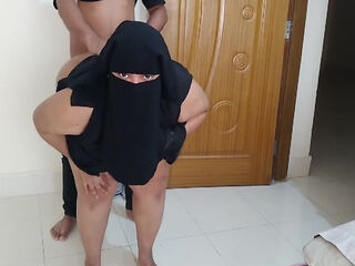 Tamil Muslim Aunty Fucked By Gujarati Hindu Stranger Guy In Hotel When Her Husband Go To Bathroom With So Hot