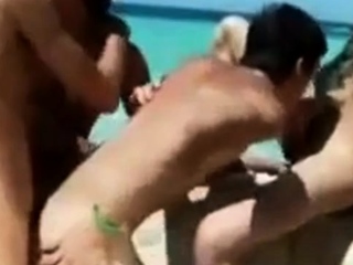 Bareback amateur arm job at the Beach with a twink