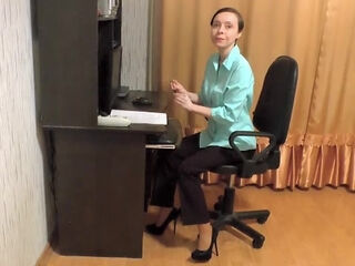 Trixie drains by her office desk and climaxes - WeAreHairy