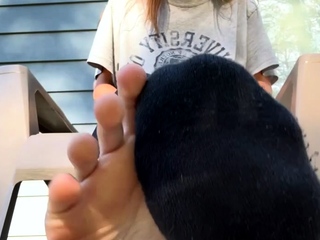 Inexperienced foot worship girlfriend inhales and gives a foot wank