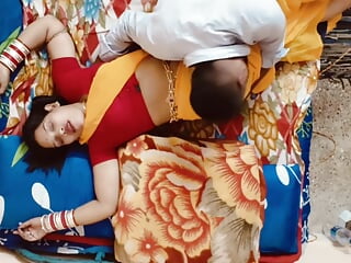 Beautiful indian yellow saree bhabhi having xxx fuck-fest with her bf