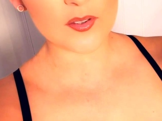 Big boobs milf masturbates with her dildo