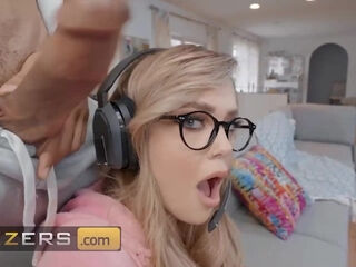 Big titties blonde got distracted from her game by her bf's roomie