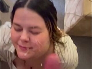 MOM LOOK AT ME I AM A WHITE TRASH CUM SLUT!