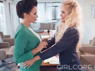 Clears Boardroom To drill cougar - Brandi enjoy