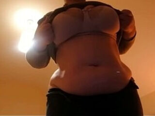 watch me change out of my SWEATY work clothes