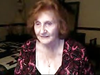 Granny shows me bra and cleavage in chat